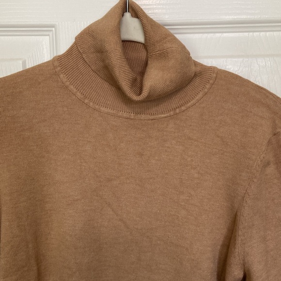 Chico’s Light Gauge 3/4 Sleeve Sweater Turtleneck - Camel, Light Tan - Picture 2 of 6